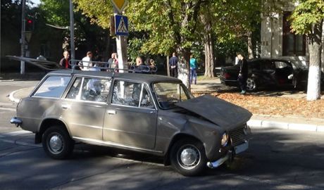 Водитель автомобиля ВАЗ признался, что не обратил внимания на работающий светофор,