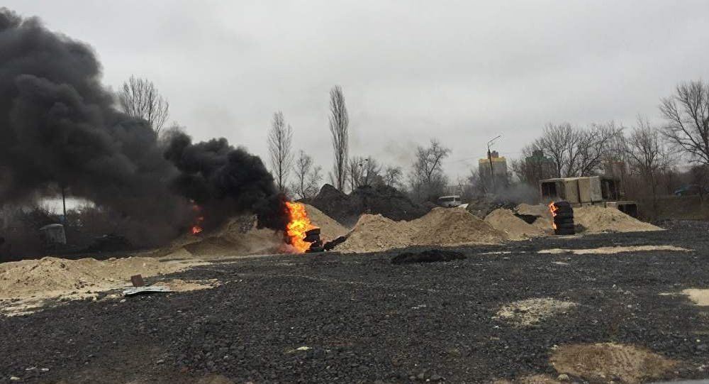 Ministerul Mediului atenţionează că arderea anvelopelor este extrem de periculoasă pentru sănătate şi poate provoca bronşită, astmă şi intoxicaţii. Foto: Анатолия Кучеренко