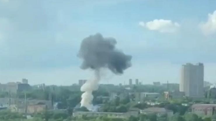 В Одессе произошел мощный взрыв на подстанции.