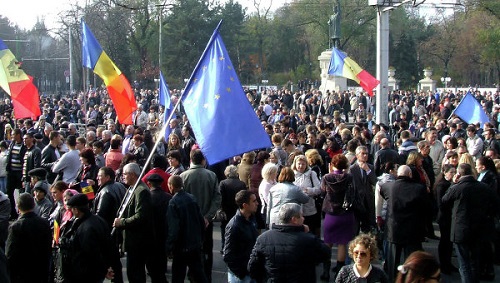 Mitingul vine cu câteva săptămâni înainte de summit-ul de la Vilnius, Lituania, unde Republica Moldova speră să semneze un acord de parteneriat cu UE.