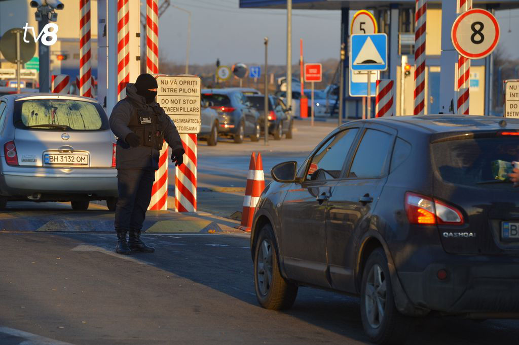На границе с Украиной из-за отсутствия электричества приостановили работу 11 КПП . Фото: TV8.md.