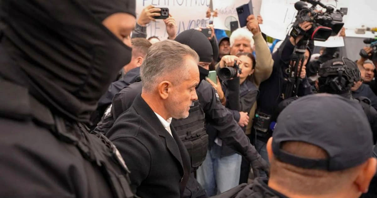 Vladimir Plahotniuc rămâne încă 30 de zile în arest.
