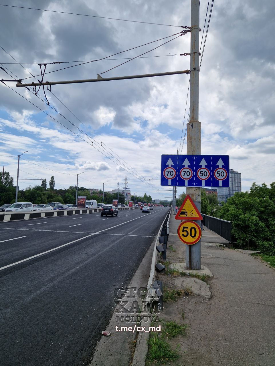 На двух полосах движения на виадуке изменено ограничение скорости. Фото: СтопХАМ