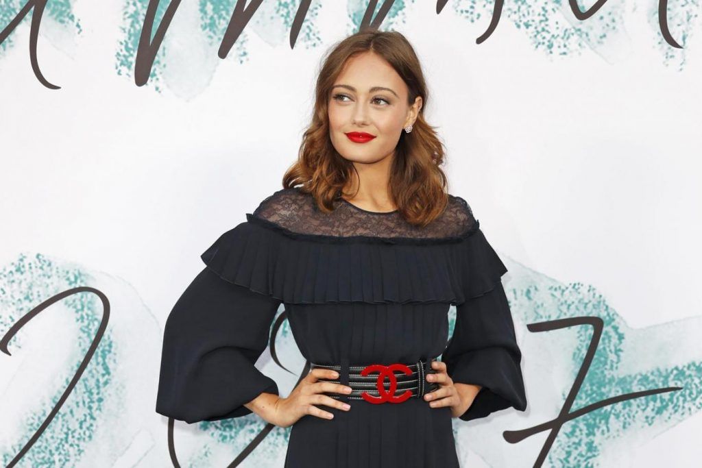 Actrița Ella Purnell este noua iubită a lui Brad Pitt.