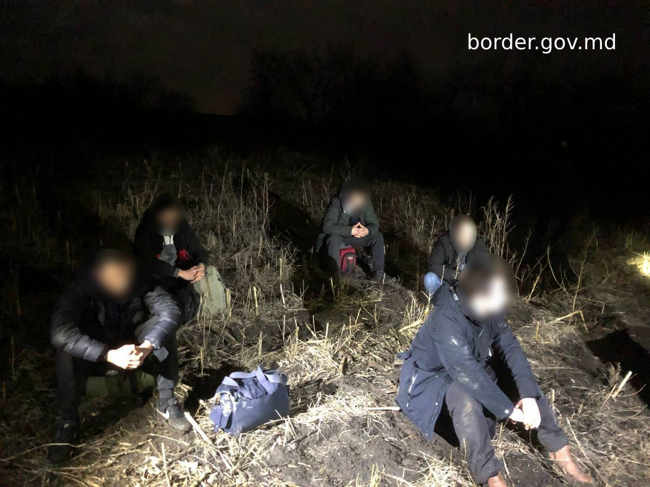 Un bărbat, amendat cu peste 43.000 de lei pentru organizarea migrației ilegale.