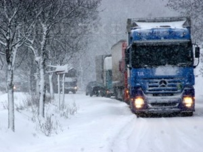 Respectiv, sunt exceptate autovehiculele de transport persoane cu masa totală maximă autorizată mai mare de 7,5 tone.