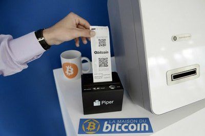 O femeie, acuzată de folosirea bitcoin pentru a trimite bani organizaţiei Stat Islamic