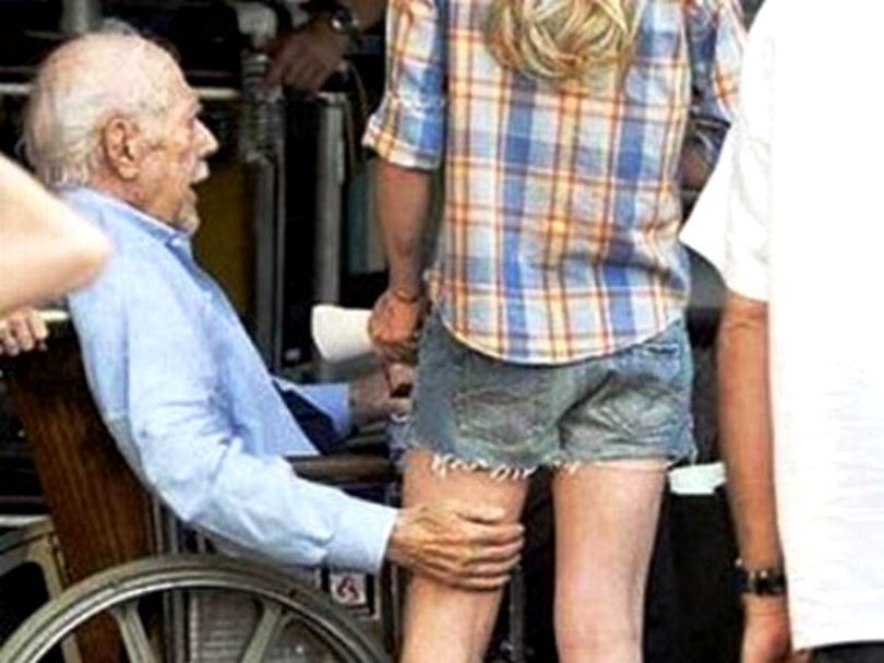 Româncă hărțuită sexual în Italia, de bătrânul pe care îl îngrijea