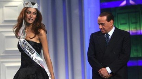 Silvio Berlusconi ştia că femeile invitate la petrecerile organizate în vilele sale erau dame de companie.