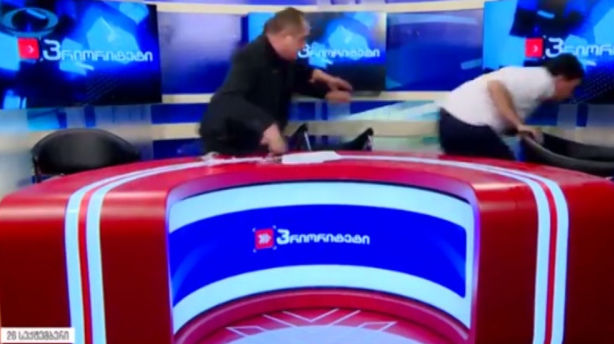 Грузинские политики подрались в прямом эфире из-за споров о России.