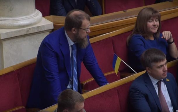 В новой Раде зафиксировано первое кнопкодавство.