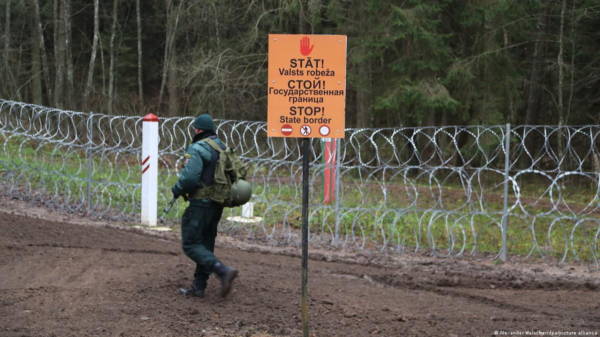 Латвия укрепит оборону на границах с РФ и Беларусью.