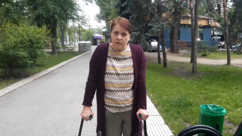 Женщина, которую сбил пьяный полицейский, 4 года ждет решения суда.