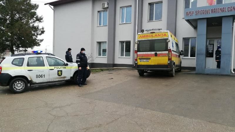 В Кантемире “скорая” застряла по пути к роженице, ребенок родился дома.