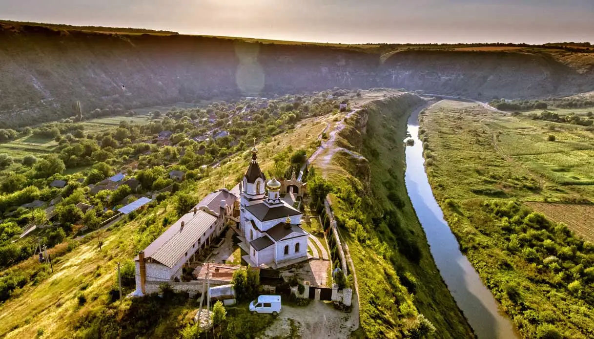 Во вторник по-летнему тепло и солнечно будет в Молдове.