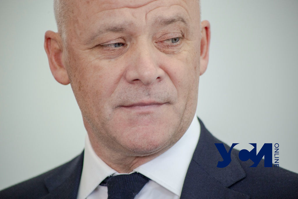 Зеленский ответил на петицию, где мэра Одессы обвиняют в лояльности к РФ.