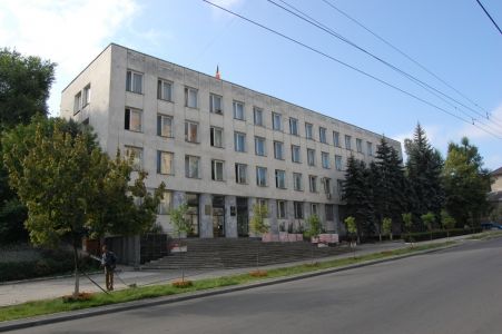 С ул. Митрополит Бэнулеску-Бодони, 26 Генеральная прокуратура переедет на бул. Штефан чел Маре ши Сфынт 73. Фото: photos.casata.md.