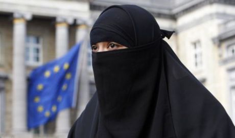 Comunitatea musulmană reprezintă 40% dintre locuitorii Bosniei-Herţegovina, care are o populaţie totală de 3,8 milioane de locuitori.
