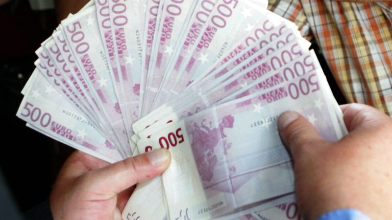 Banca Naţională a stabilit un curs de 21 de lei şi 96 de bani pentru un euro, cu patru bani mai mult decât ieri. Foto: moldova24.info