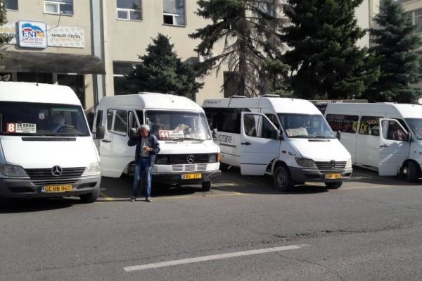 Жители Комрата жалуются на нерегулярность рейсов маршруток после обеда.