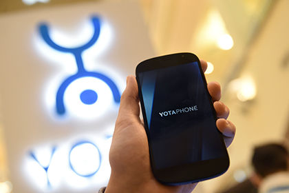 Выпуск Yotaphone 2 в США отменен "по техническим причинам".
