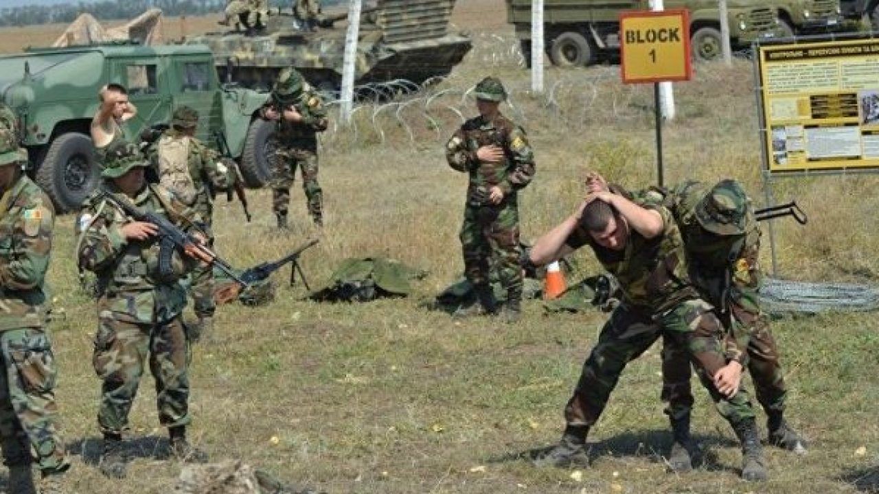 Два солдата сбежали из воинской части в Бульбоаках.