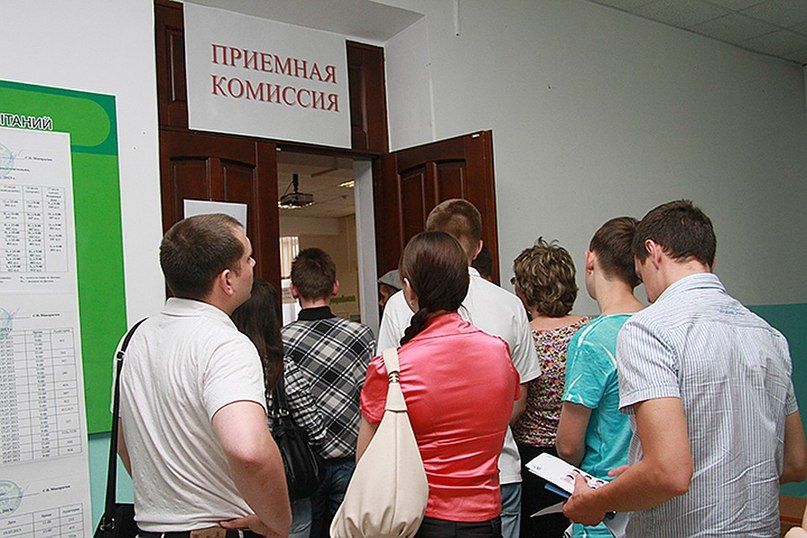Медицинская справка не требуется для поступления в вуз.