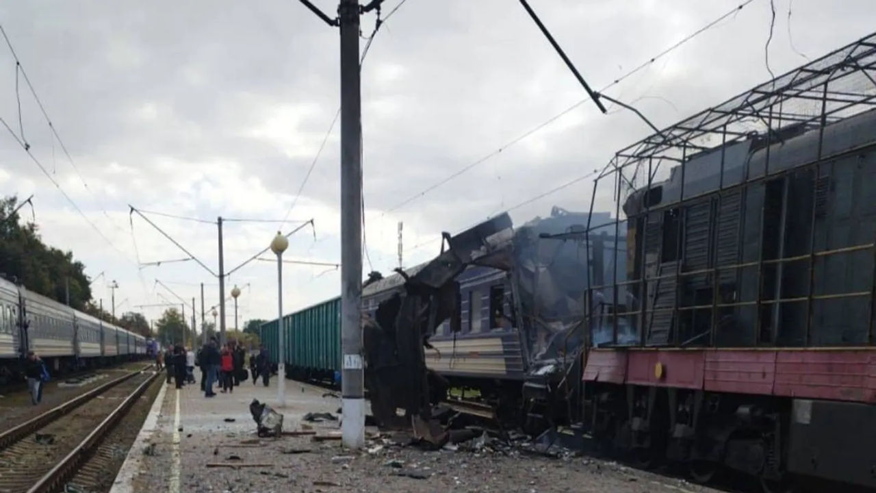 Un tren de pasageri, atacat în regiunea Sumî din Ucraina.