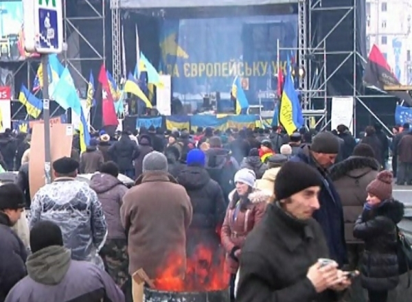 Agentia ucraineana Unian relateaza, la rândul sau, ca opt autobuze cu manifestanti de la Liov au ajuns la Kiev.