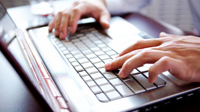 S-a plâns la CEDO după ce șeful l-a concediat pentru conținut porno