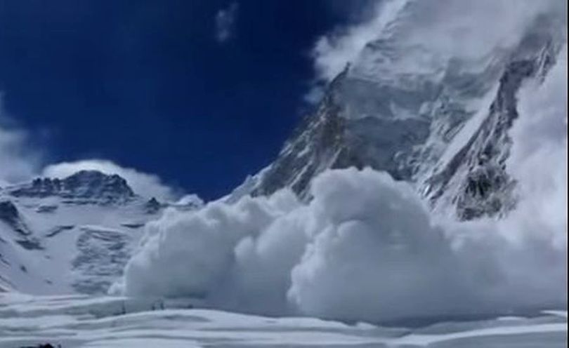 Doi oameni au murit în urma unei avalanșe din centrul Italiei.
