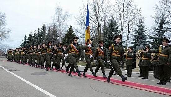 Sărbătoare cu defilări și cântece la unitatea de carabinieri "1001" din Capitală. Foto: karadeniz-press.ro