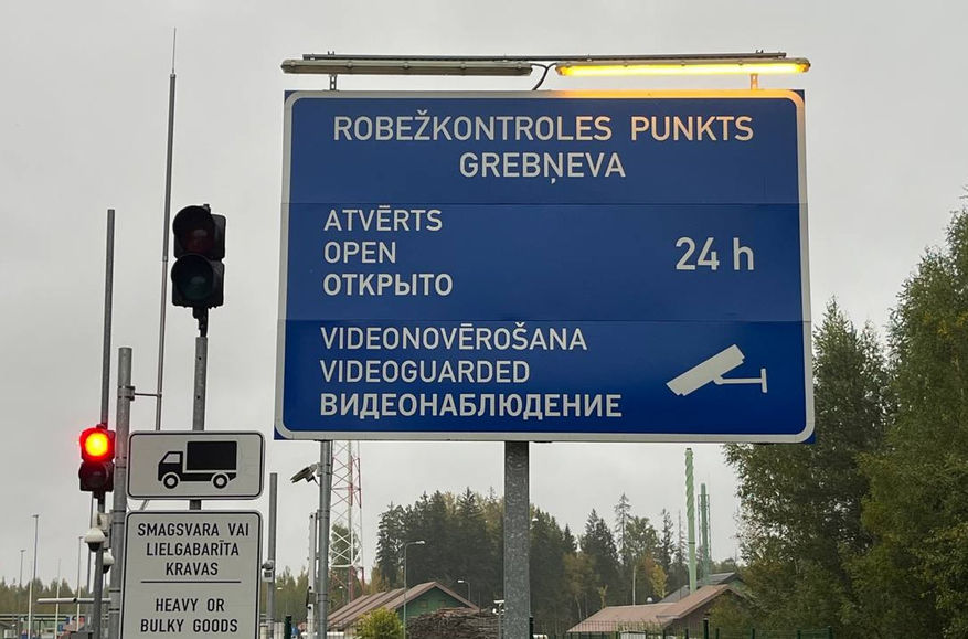 Letonia închide trei puncte de trecere a frontierei cu Rusia și Belarus pentru pietoni.