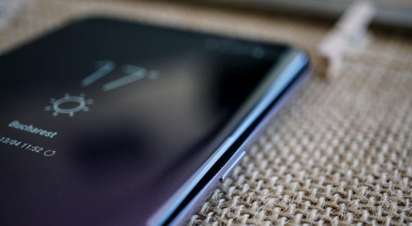 Ce se întâmplă dacă folosești gumă de șters pe ecranul telefonului mobil
