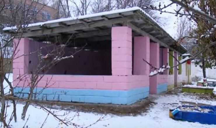 Малыши сбежали с детской площадки.