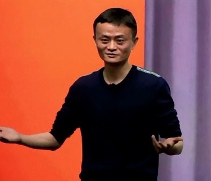 Succesul urias la bursa din New York inregistrat de compania chineza de comert online Alibaba a sporit spectaculos averea fondatorului.