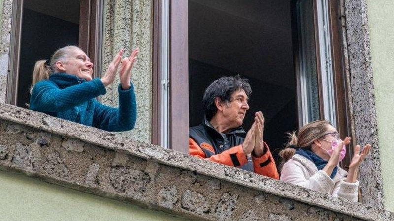 Жителей призывают присоединиться сегодня к флешмобу и поддержать врачей.