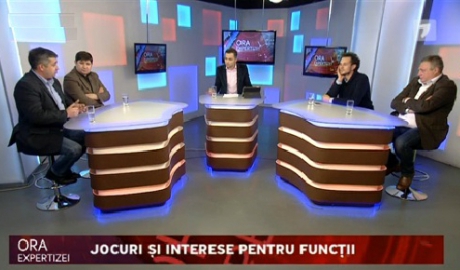Formarea noii coaliţii se negociază pe două fronturi. Partidul Liberal Democrat şi Partidul Democrat negociază atât cu Partidul Comuniştilor cât şi cu Partidul Liberal.