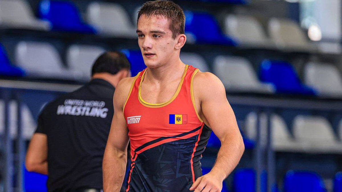 Борец Александр Гайдарлы завоевал серебро на чемпионате Европы.