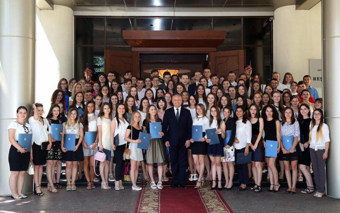 Reacția Președinției față de absolvenții care au refuzat diploma lui Dodon. Foto: facebook