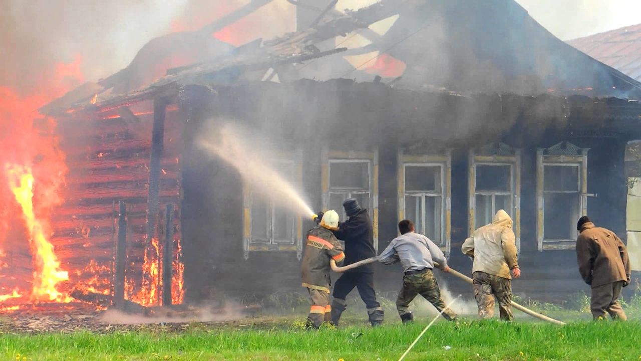 Из 11 домов в деревне Лопец осталось два.