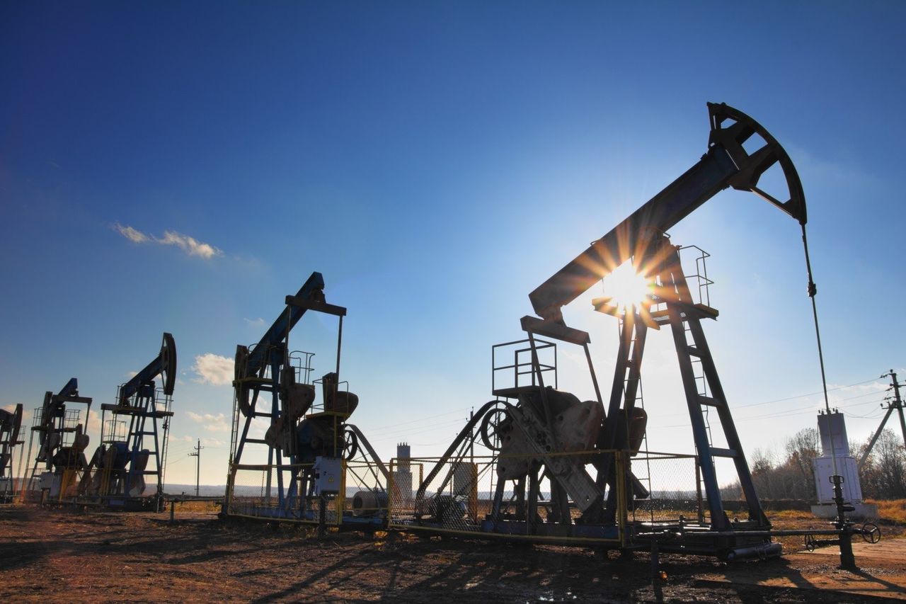 Мировые цены на нефть растут на новостях об ослаблении карантинных мер по всему миру.