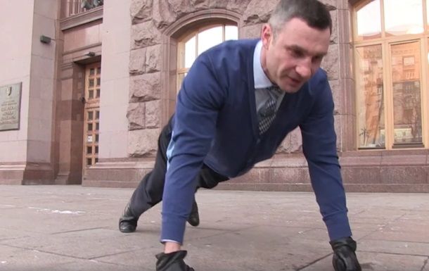 Мэр Киева присоединился к флешмобу #22PushupChallenge.