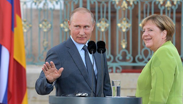 Путин кратко побеседовал с Меркель на G20.