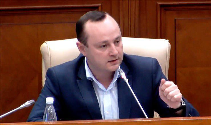 Социалист подчеркнул, что «в Европе, к которой вы так стремитесь, проблема языка давно решена».