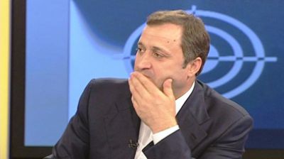 Tot mai mulți utilizatori ai rețelei de socializare Facebook se dezic de pagina oficială a președintelui PLDM, Vlad Filat. Foto: publika.md