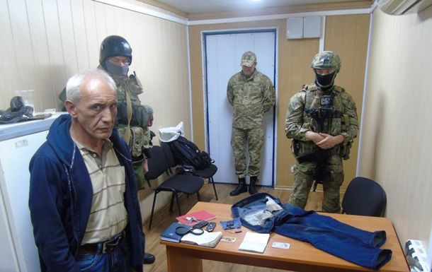 Задержанный признался в передаче данных и.о. генконсула РФ в Одессе Евгению Шульцеву.