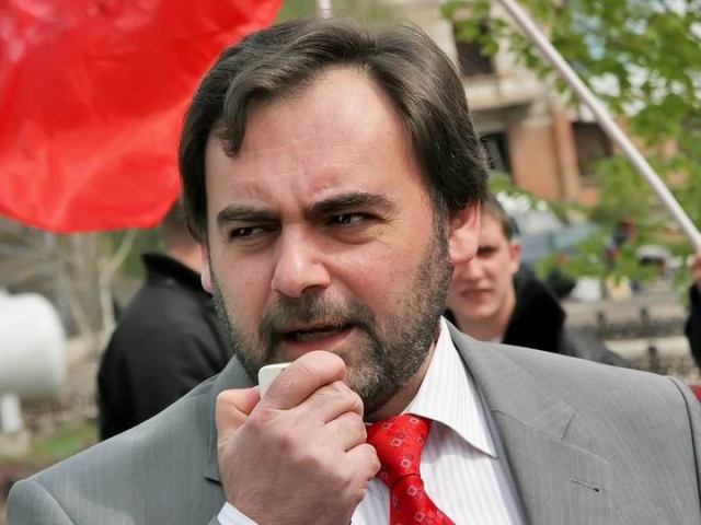 Deputatul din fractiunea parlamentara PCRM, Mark Tcaciuk, renunta la mandatul de deputat.
