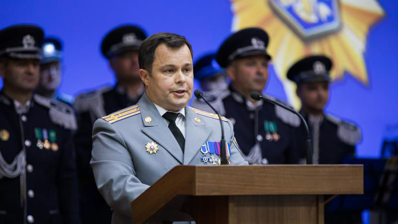 Уволившийся глава СИБ получил зарплату на 360 тыс. и пособий на 82 тыс.