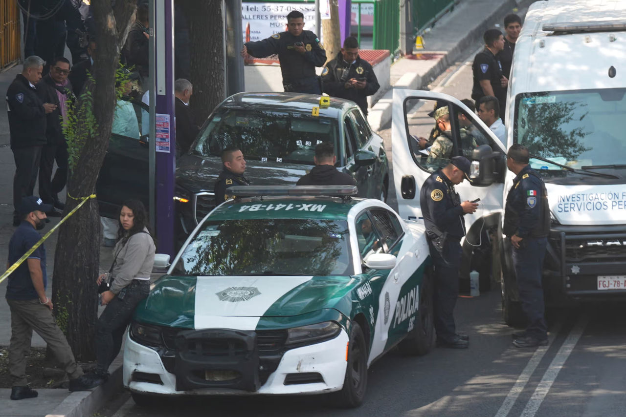 Secretarul și consilierul primarului din Mexico, împușcați mortal.